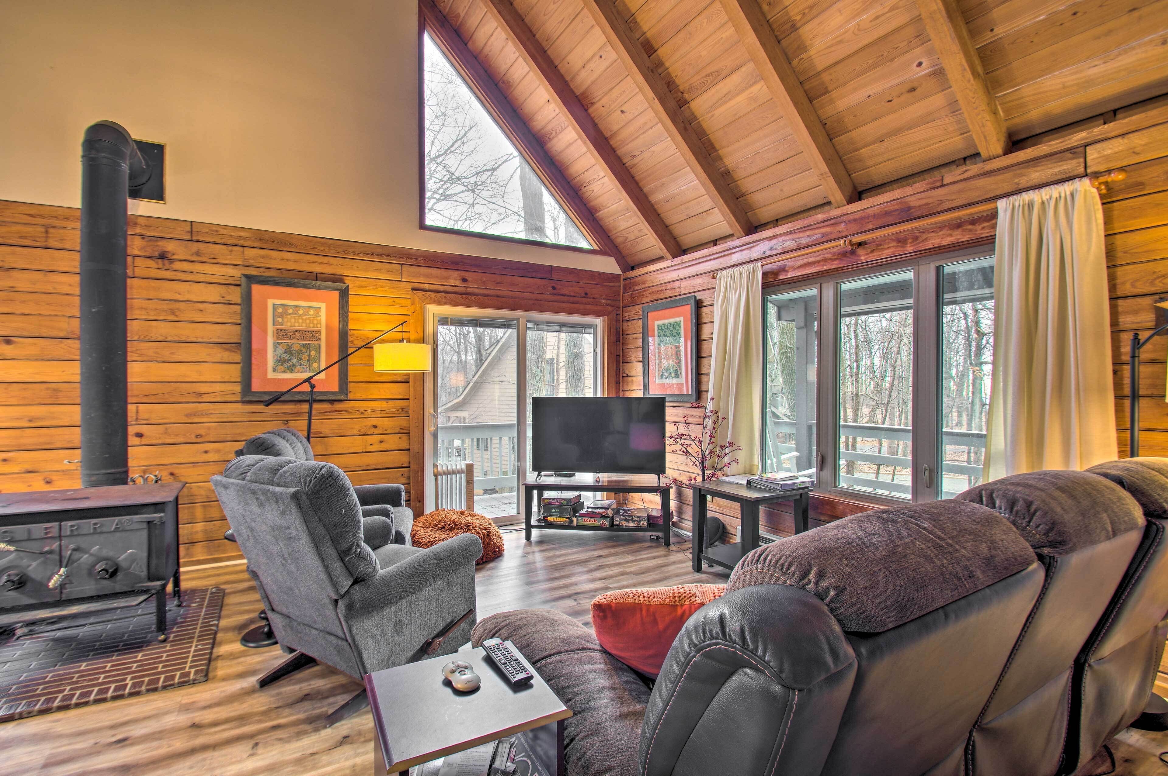 Wintergreen Home w/ Deck - Near Skiing & Hiking!