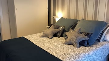 3 slaapkamers, een strijkplank/strijkijzer, gratis wifi, beddengoed
