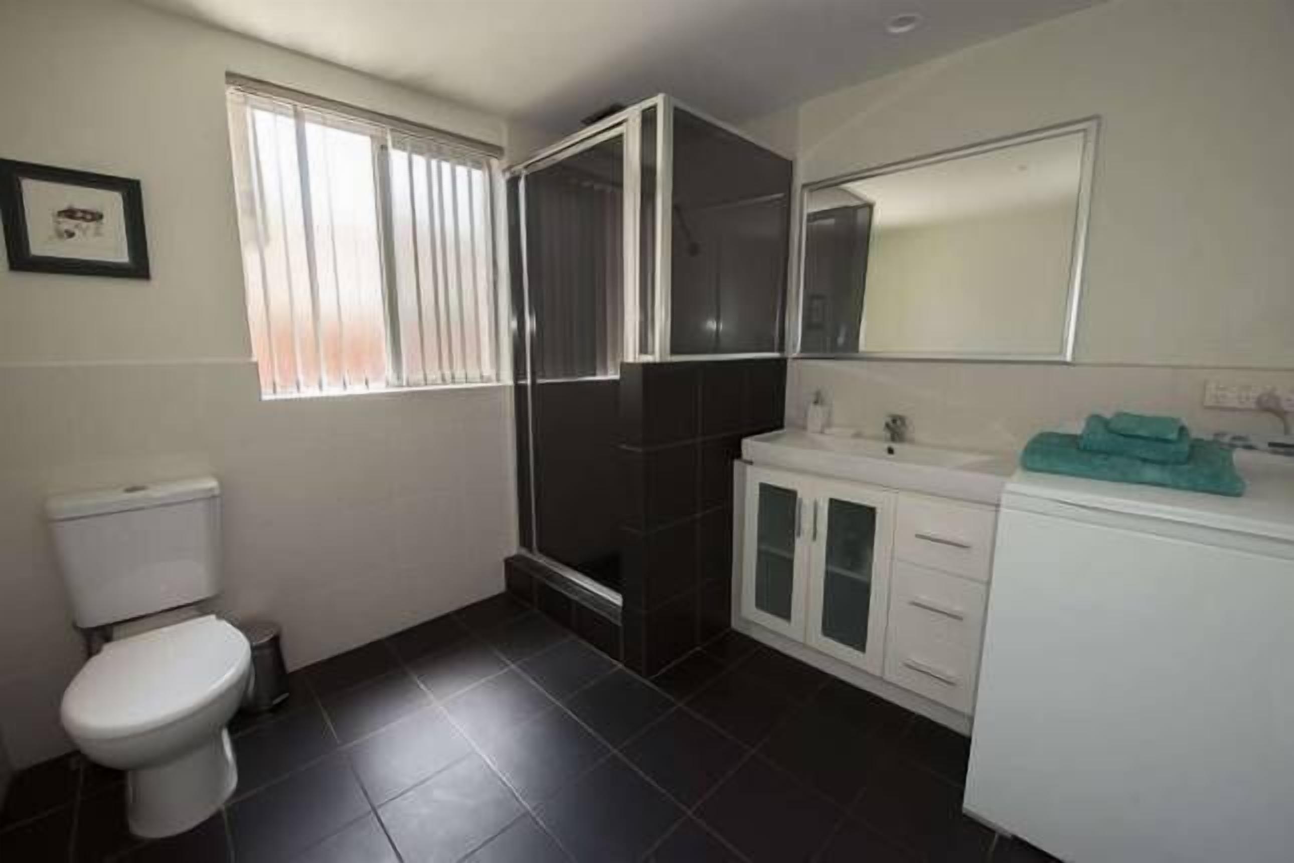 Mt Lawley 2 BR Affordable Luxury Minutes to CBD 3