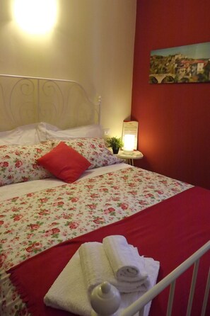 4 dormitorios, tabla de planchar con plancha, wifi gratis y ropa de cama