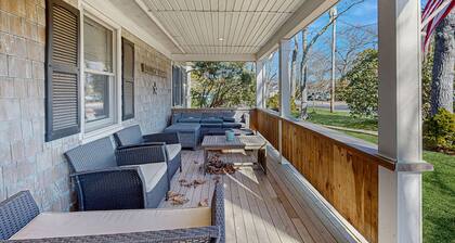 NOUVELLE LISTE! Dog-friendly house w / cour clÎturée et terrasse - à pied des plages