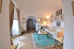 TV - Apartment terrace and sea view in the center (Capri)