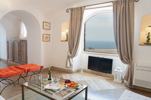 Interior - Apartment terrace and sea view in the center (Capri)