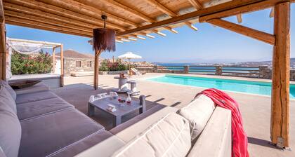 6 makuuhuoneen huvila p. uima-allas, poreallas ja upeat näkymät lähellä rantaa