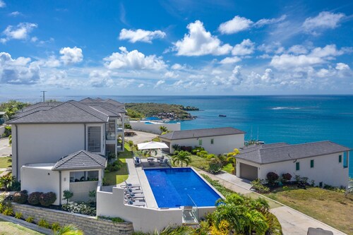 Le condo de luxe, à distance de marche de la plage