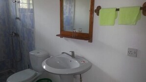 Double or Twin Room | Bathroom | Free toiletries - Family Beach Bungalows (Kiwengwa)