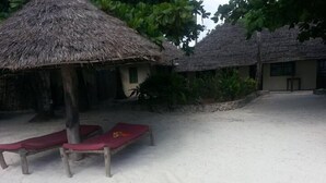 Property grounds - Family Beach Bungalows (Kiwengwa)