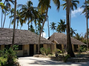Property entrance - Family Beach Bungalows (Kiwengwa)