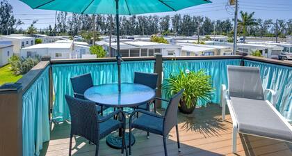 LAST MINUTE DEALS! FREE WiFi ,Anna Maria Island Just Around The Corner or Stroll to Bay!