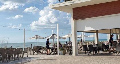 LAST MINUTE DEALS! FREE WiFi ,Anna Maria Island Just Around The Corner or...