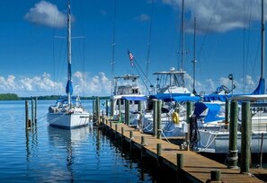 Marina - LAST MINUTE DEALS! FREE WIFI I  Relaxing Coastal Hideaway I Steps to Palma Sola Bay I Close to Anna Maria Island I One Bedroom (Bradenton)
