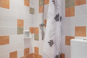 Sèche-cheveux, serviettes fournies