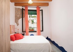 3 chambres, fer et planche à repasser, accès Internet, draps fournis