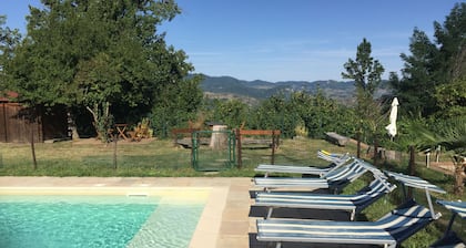 Giacomina - umgebaute Scheune, Bergdorf, spektakuläre Aussicht, Pool