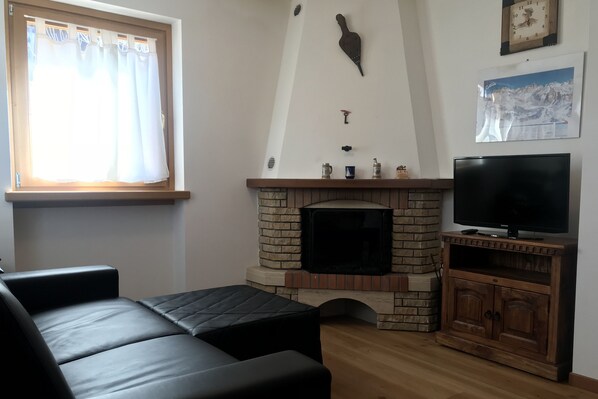 Télévision, cheminée