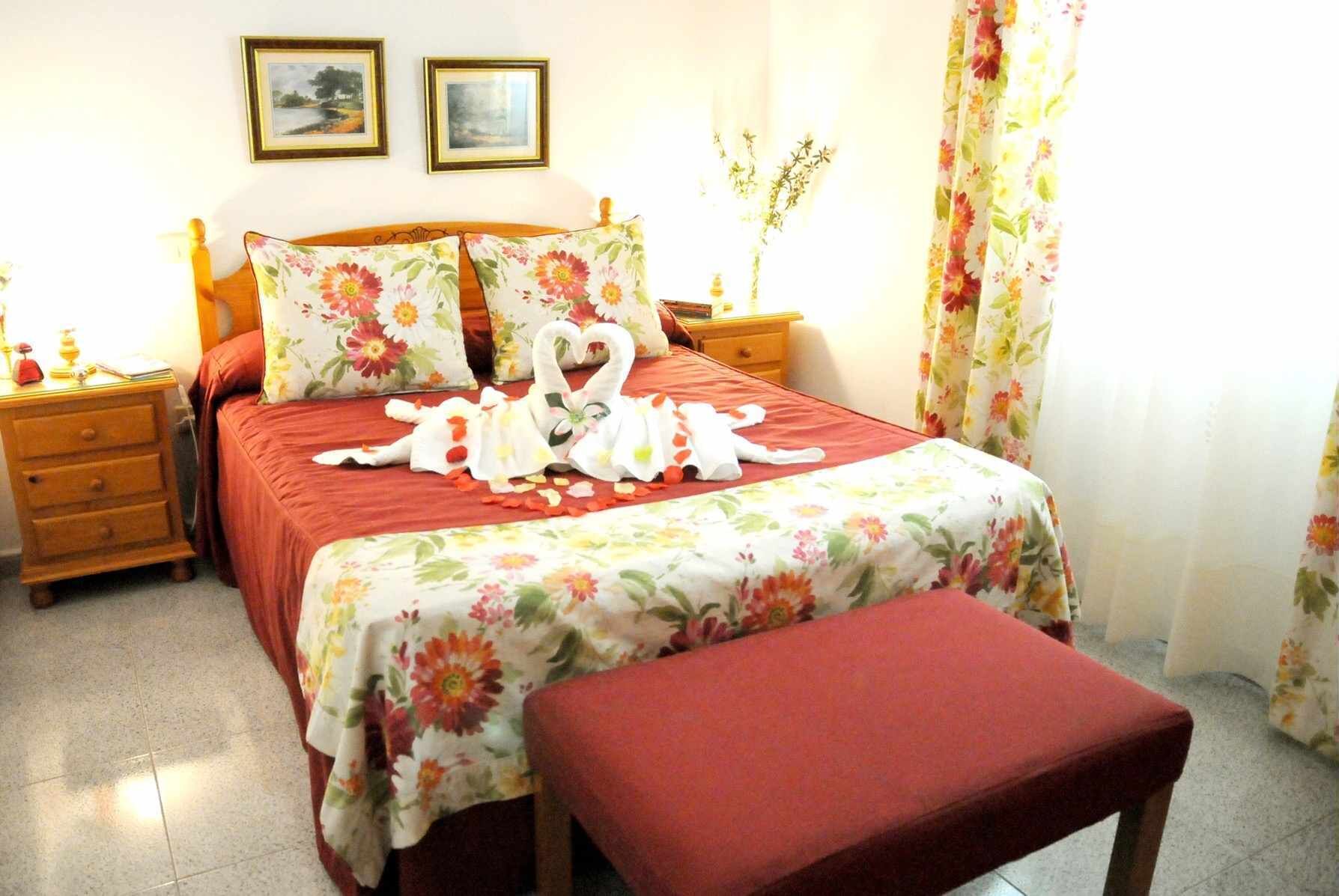 1 slaapkamer, een strijkplank/strijkijzer, reisbedje, gratis wifi