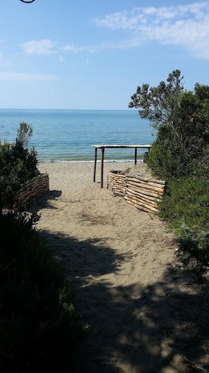 Plage à proximité, chaise longue