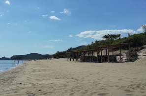 Plage à proximité, chaise longue
