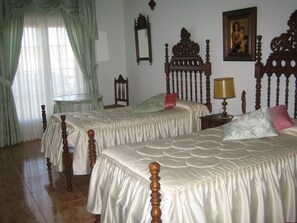 6 dormitorios, escritorio, tabla de planchar con plancha y wifi gratis