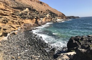 Plage, chaises longues, serviettes de plage
