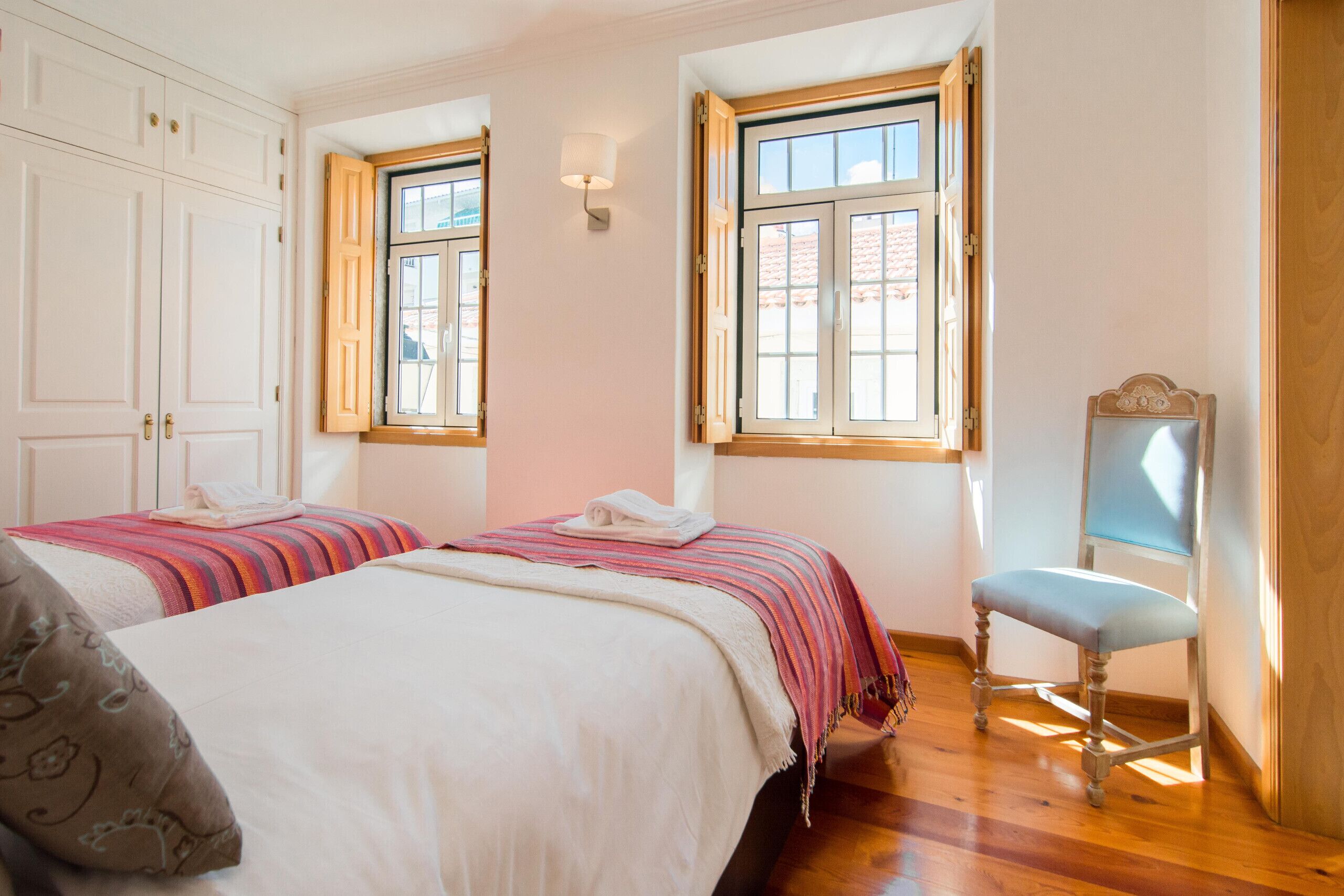 3 chambres, fer et planche à repasser, Wi-Fi gratuit, draps fournis