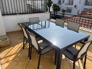 Outdoor dining - Gomes Freire Terrace (Cascais)