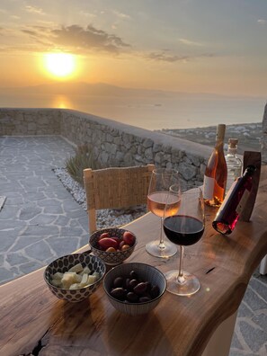 Outdoor dining - Beautiful sunsets and sea view (Náxos)