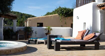 Cosy Finca with Pool, Padel Court and Football Field - Can Gat Ibiza