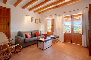 TV, fireplace, table tennis - Cosy Finca with Pool, Padel Court and Football Field - Can Gat Ibiza (SANT CARLES)