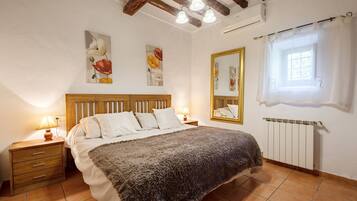 3 slaapkamers, een strijkplank/strijkijzer, gratis wifi, beddengoed