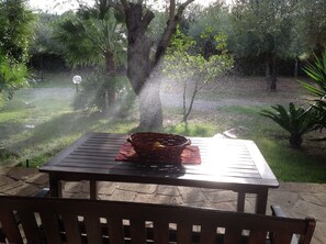 Outdoor dining - Alghero apartment, surrounded by greenery, "Ulivi" (Alghero)