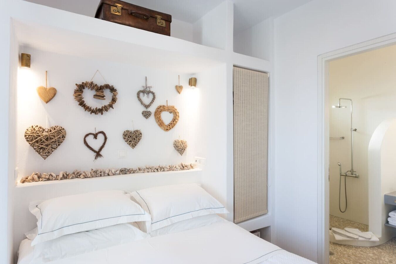 6 bedrooms, in-room safe, desk, iron/ironing board