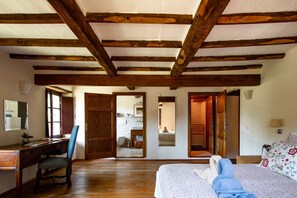 5 soverom, skrivebord, strykejern/-brett og wi-fi