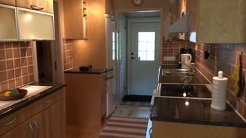 KylskÄp, mikrovÄgsugn, ugn och spishÀll