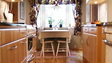 KylskÄp, mikrovÄgsugn, ugn och spishÀll