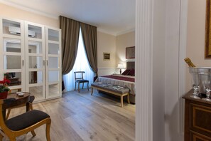 3 bedrooms, desk, iron/ironing board, travel cot - ROME BOUTIQUE APARTMENTS luxurious, just minutes from downtown and the Vatican. (ROMA)