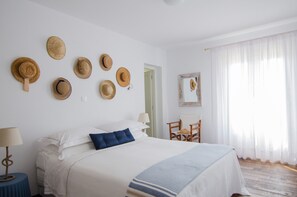 5 bedrooms, in-room safe, iron/ironing board, free WiFi - Beautiful  Serviced Villa  l  Sunset Sea Views (Ios)