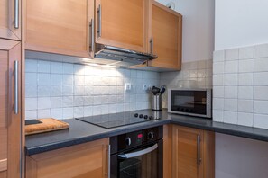 Refrigerador, microondas, horno, lavavajillas