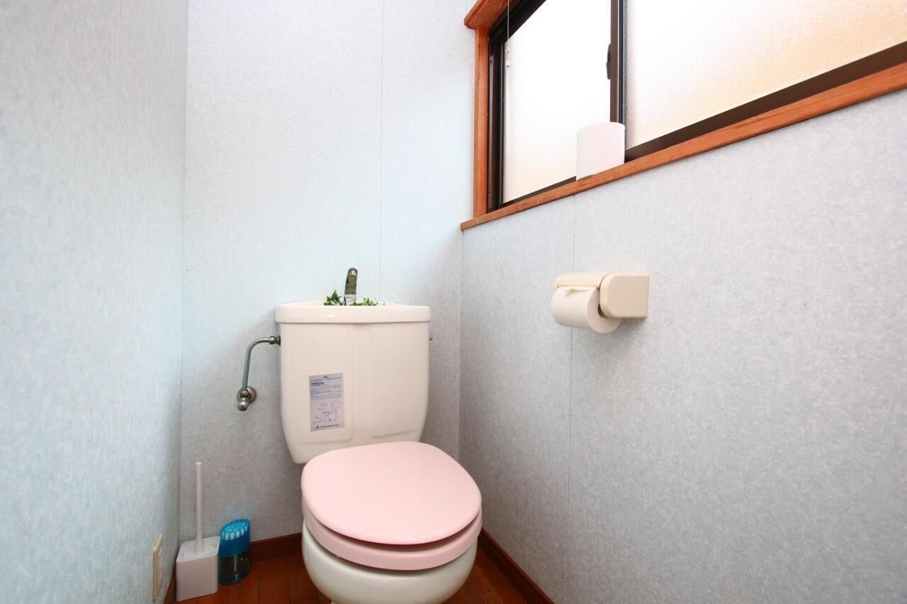 吹风机、拖鞋、毛巾、洗发水