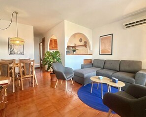 TV - Holiday Apartment “Apartamento en Arenal Castell” with Wi-Fi, A/C, Pool, Terrace & Garden (Es Mercadal)