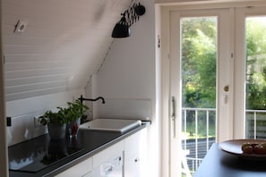 Kühlschrank, Mikrowelle, Ofen, Herdplatte