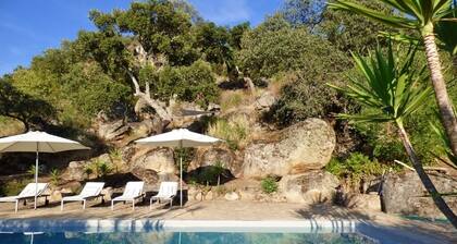 espacioso granero con encanto con piscina en un hermoso paisaje tranquilo