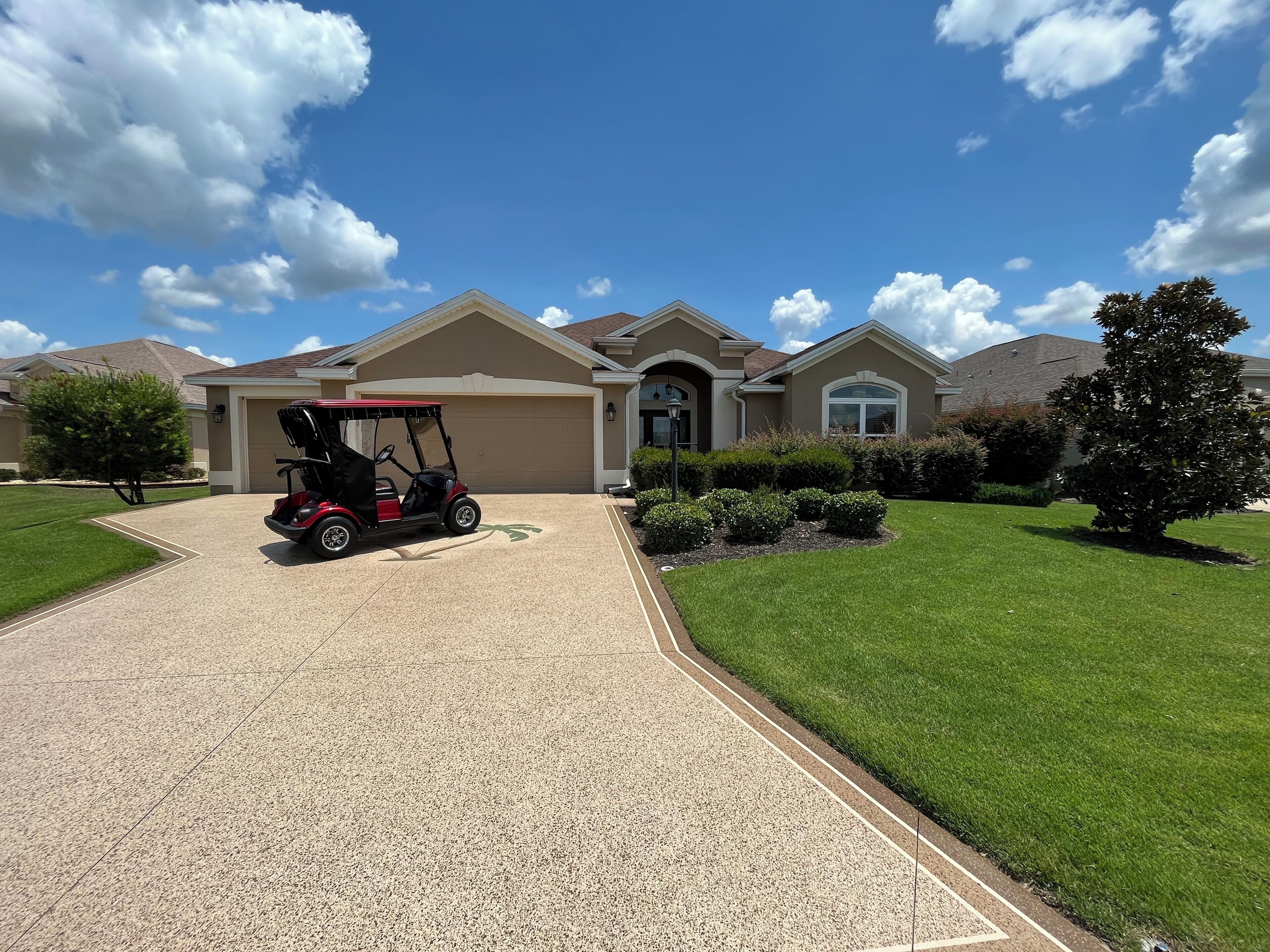 Comfortably Decorated 3/2 Sm Dog-Friendly Home w/Golf Cart & WiFi included!