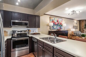 Fridge, microwave, oven, stovetop - Ski Condo + Hot Tub Empire Coalition 202 Walk to Main + PC SKI 2B/2B (Park City)