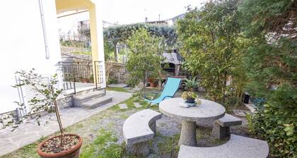 Pomonte La Posta large outdoor spaces and parking a few steps from the beach