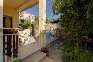 Terrace/patio - Pomonte La Posta large outdoor spaces and parking a few steps from the beach (Marciana)