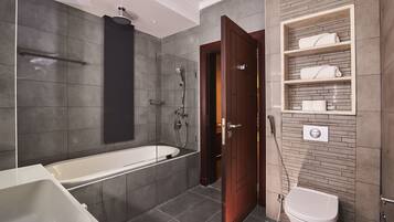 Deluxe Suite, 1 Bedroom | Bathroom | Free toiletries, hair dryer, slippers, towels