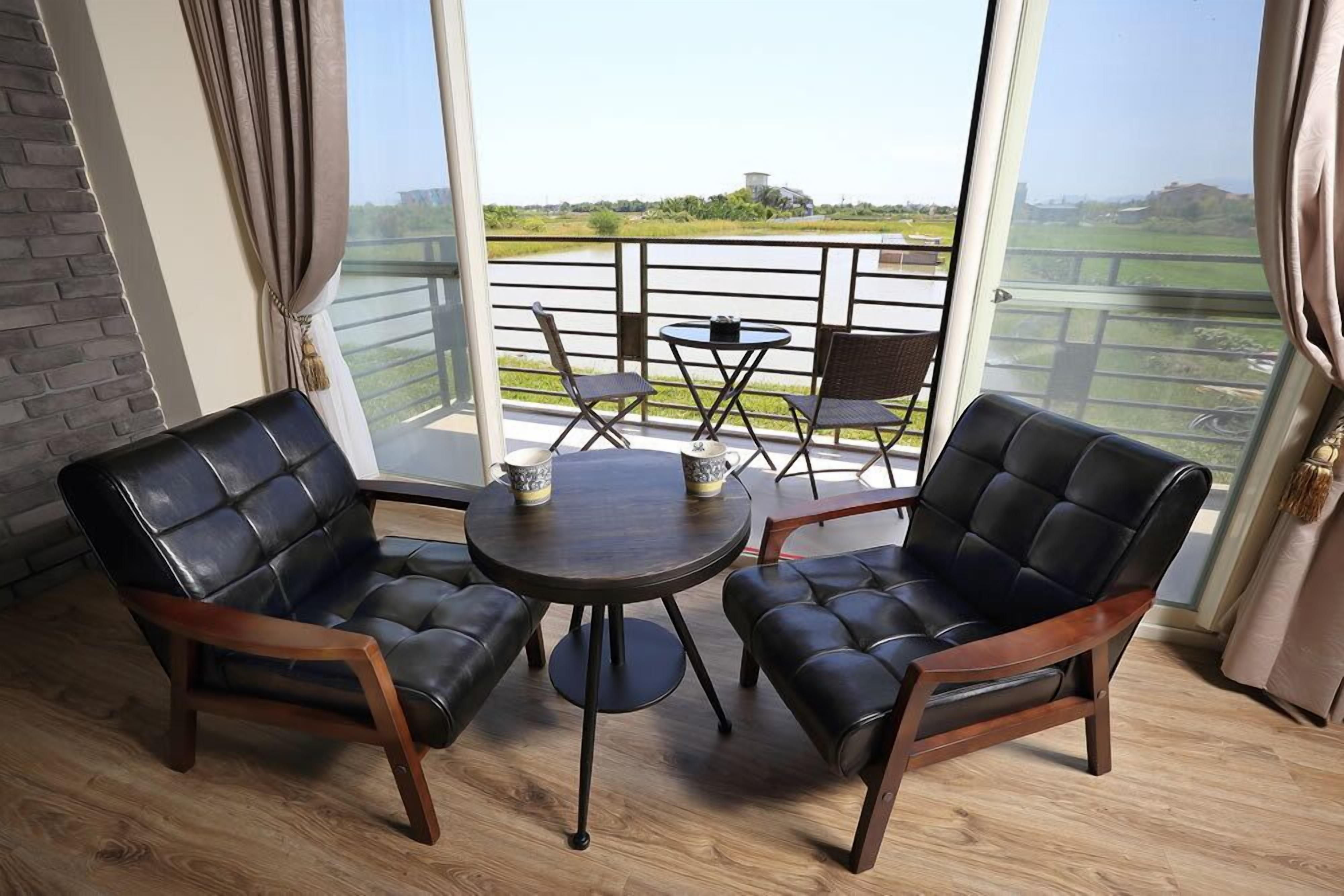 Deluxe Double Room, Non Smoking (101) | Minibar, desk, soundproofing, free WiFi