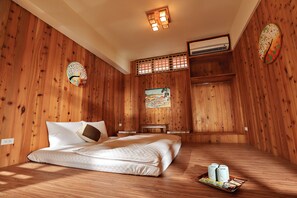 家庭四人房, 2 張加大雙人床, 非吸煙房, 花園景 | 迷你吧、書桌、隔音、免費 Wi-Fi