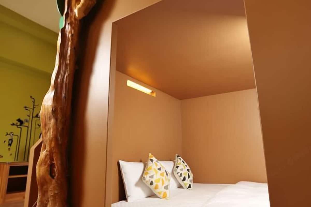 1 quarto, frigobar, escrivaninha, quartos à prova de som